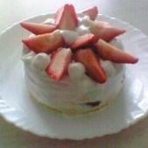 シンプルなショートケーキ！苺のデコケーキ